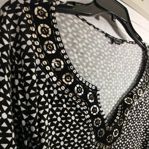 Cable & Gauge Black & White Patterened Blouse